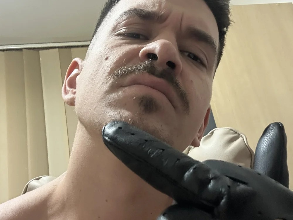 MasterDani001 Chatroom
