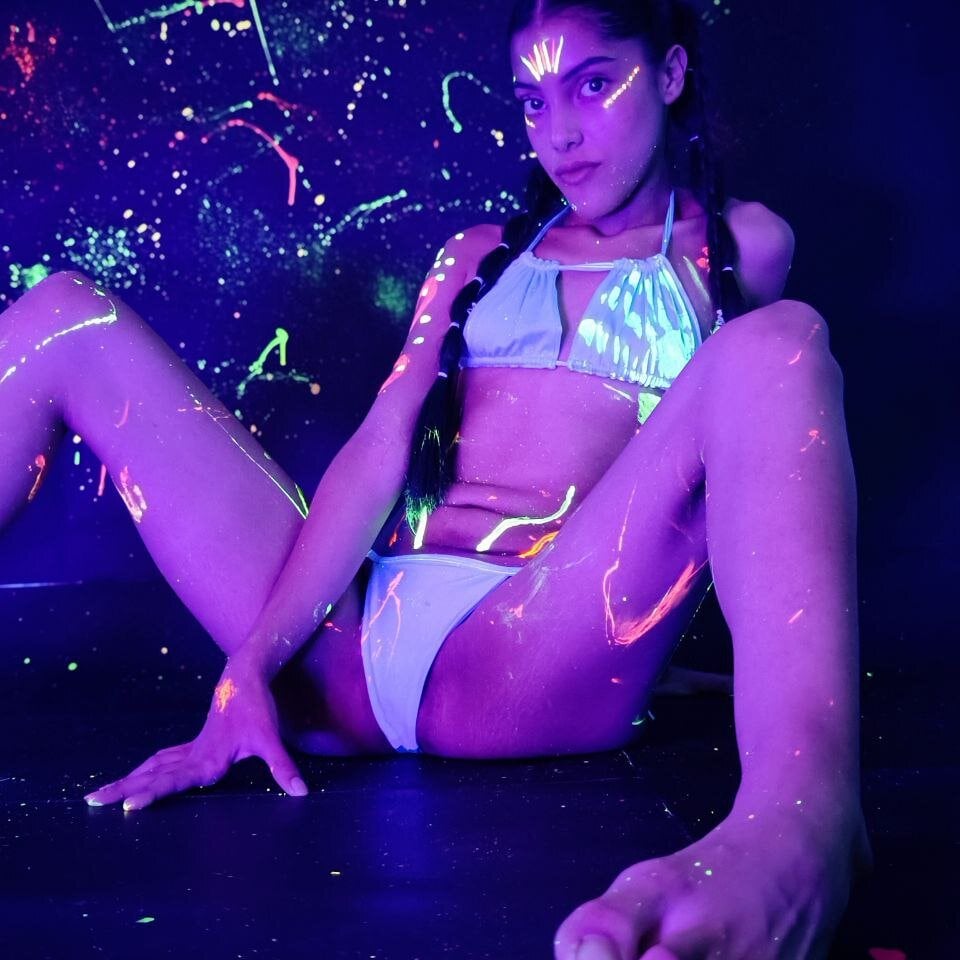 Max_Bella Chatroom