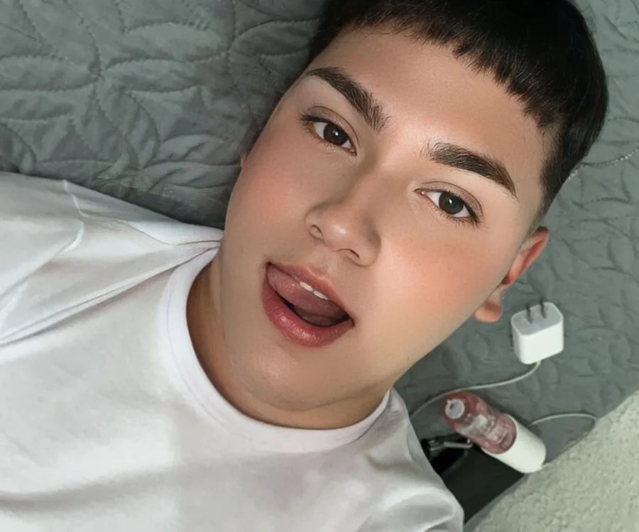 Maxi_Grey Chatroom