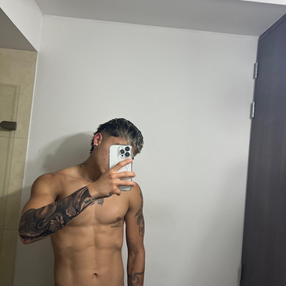 Maximo_Di_angelo Chatroom
