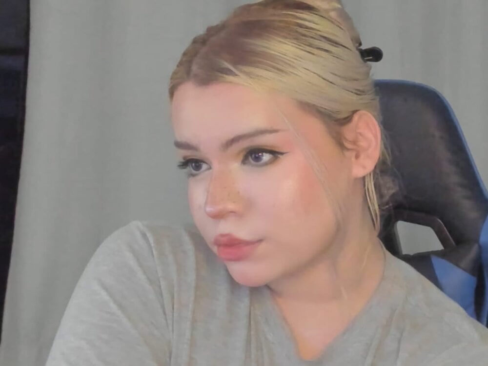 Maxxxine1 Chatroom