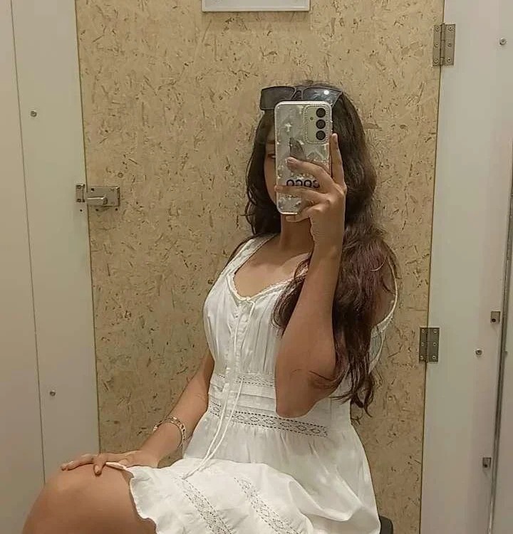Meenu_45 Chatroom