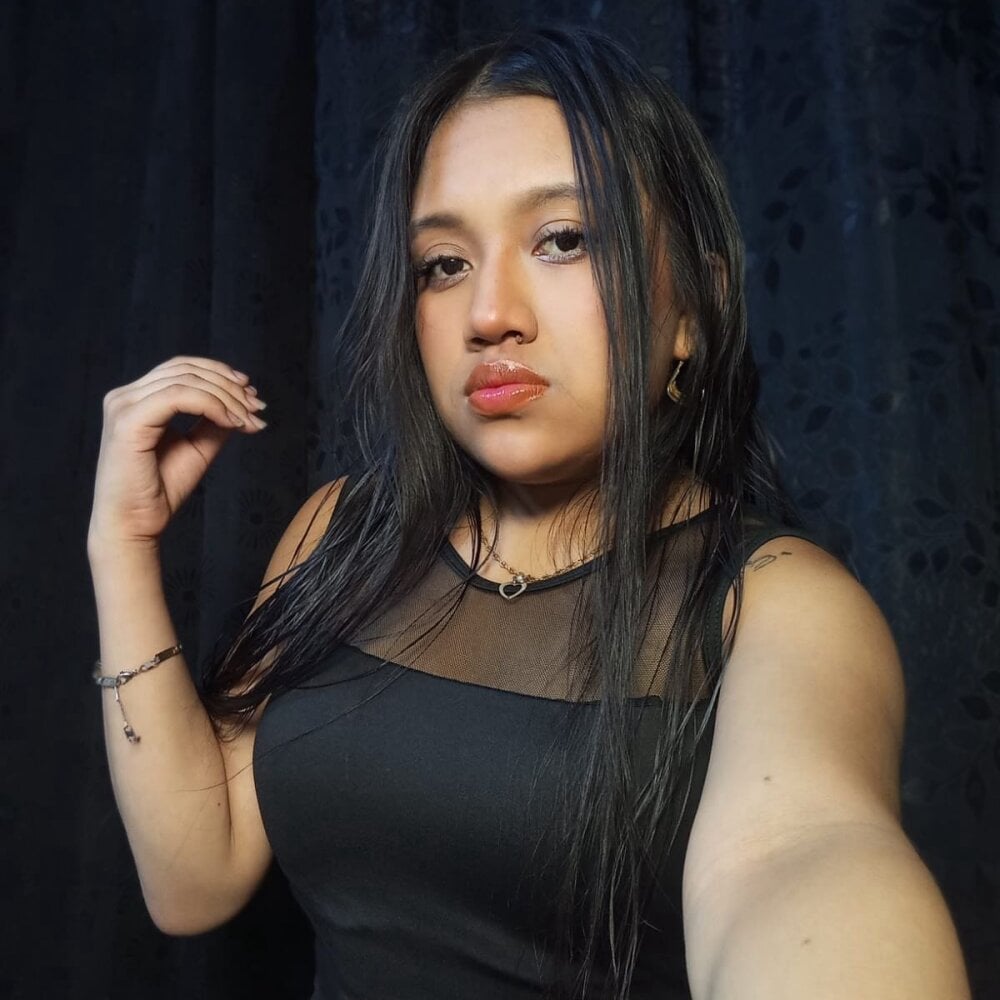 Melaniesexxhot Chatroom
