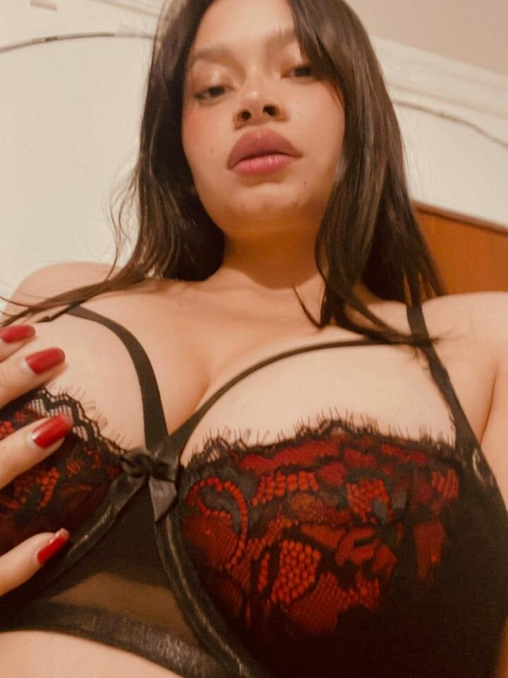 Mia-Baker4 Chatroom
