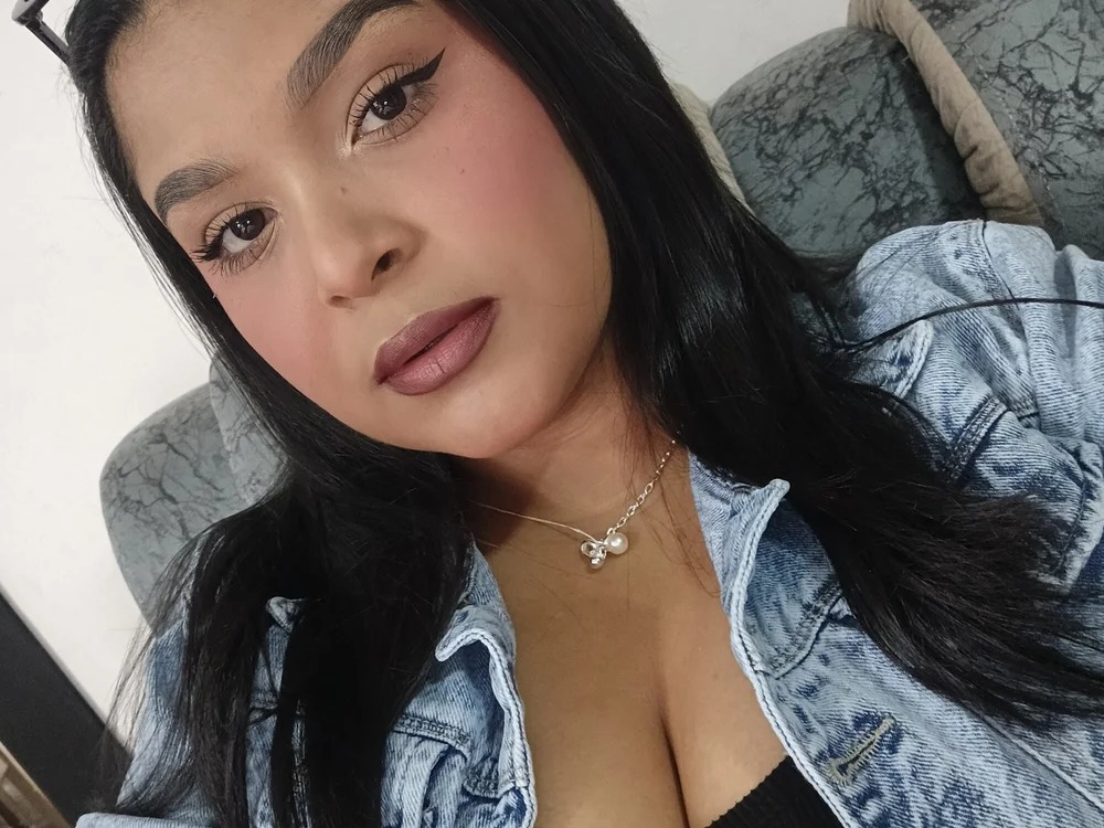 MiaBlakeXXX Chatroom