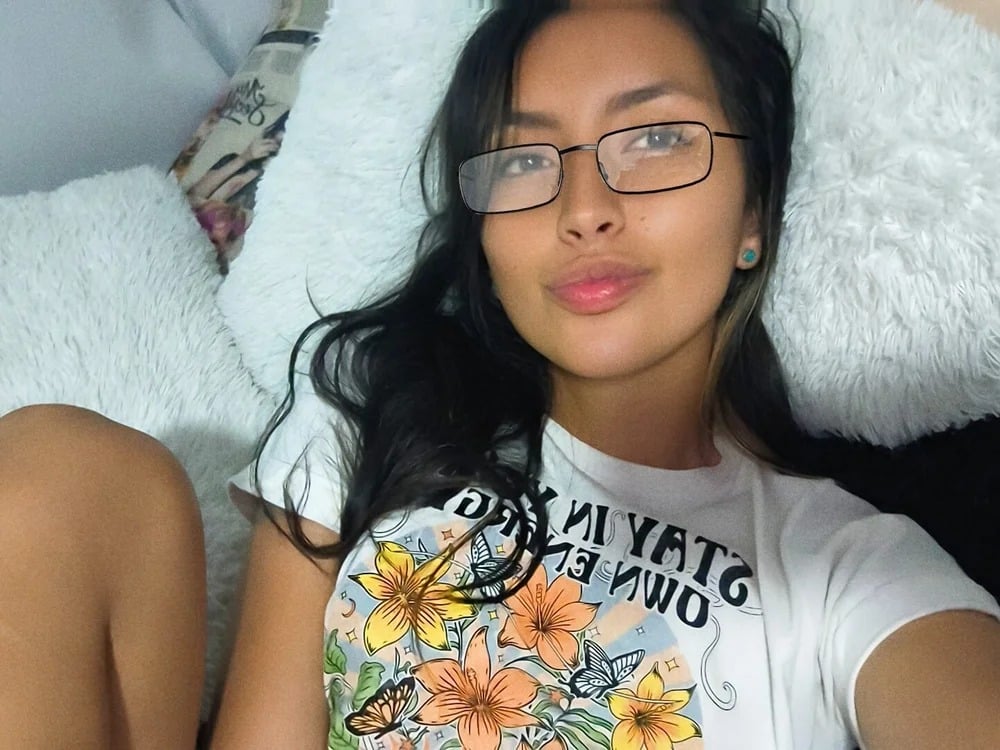 Mia_B__ Chatroom