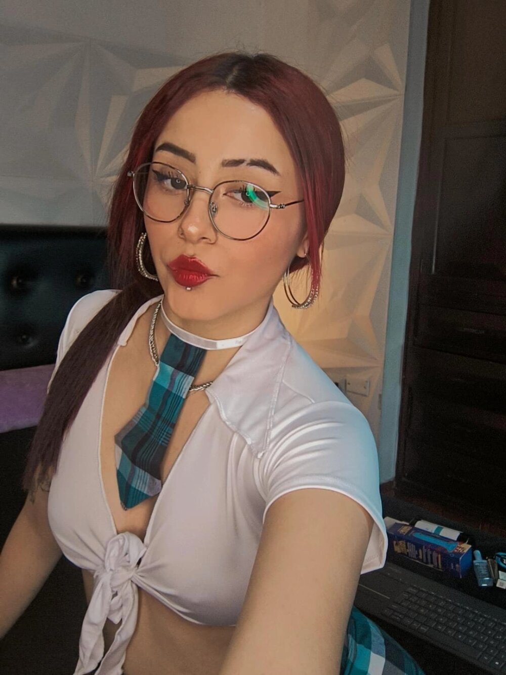 Mia_Lou_ Chatroom