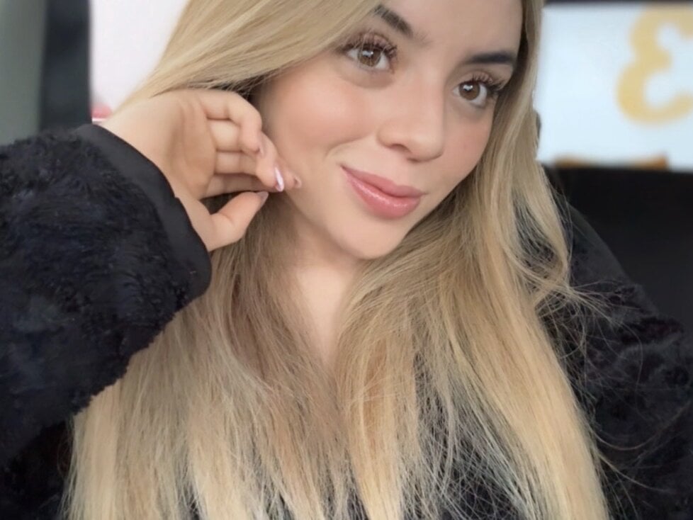 Mia_blondee_ Chatroom