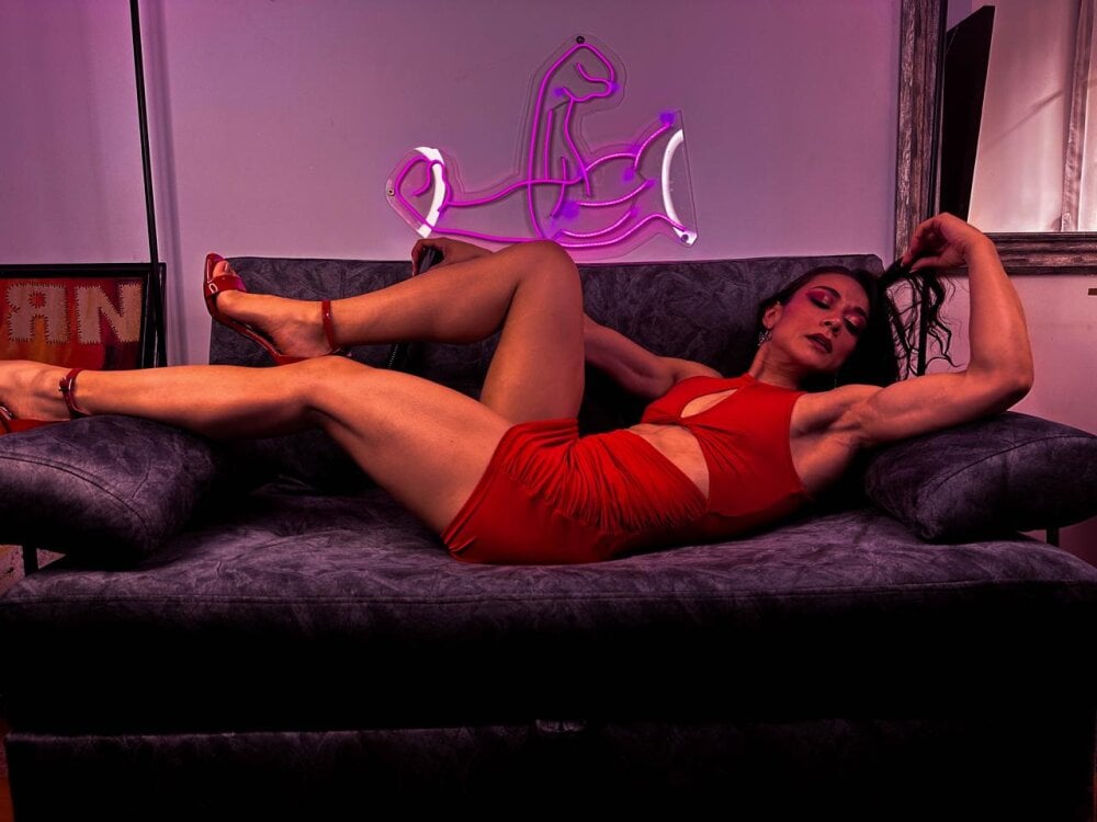 MightyLaura1 Chatroom