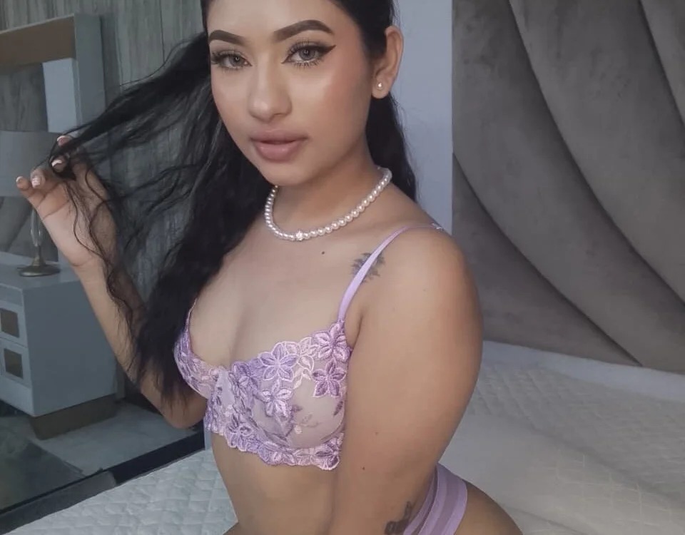 MiiaMonroee Chatroom