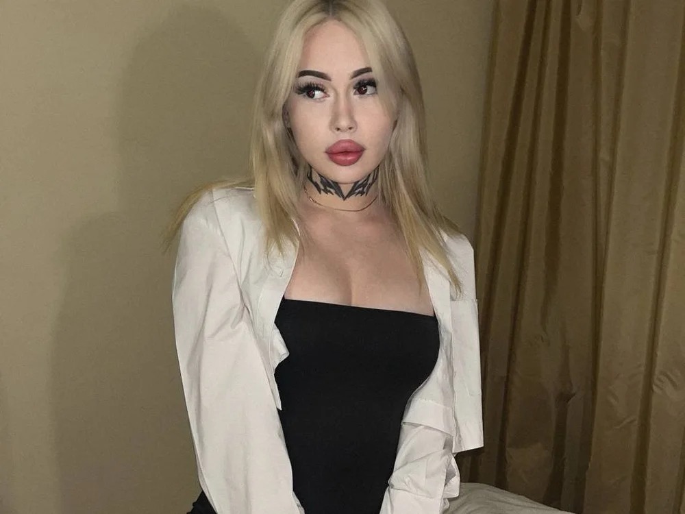 Mika_Lux Chatroom