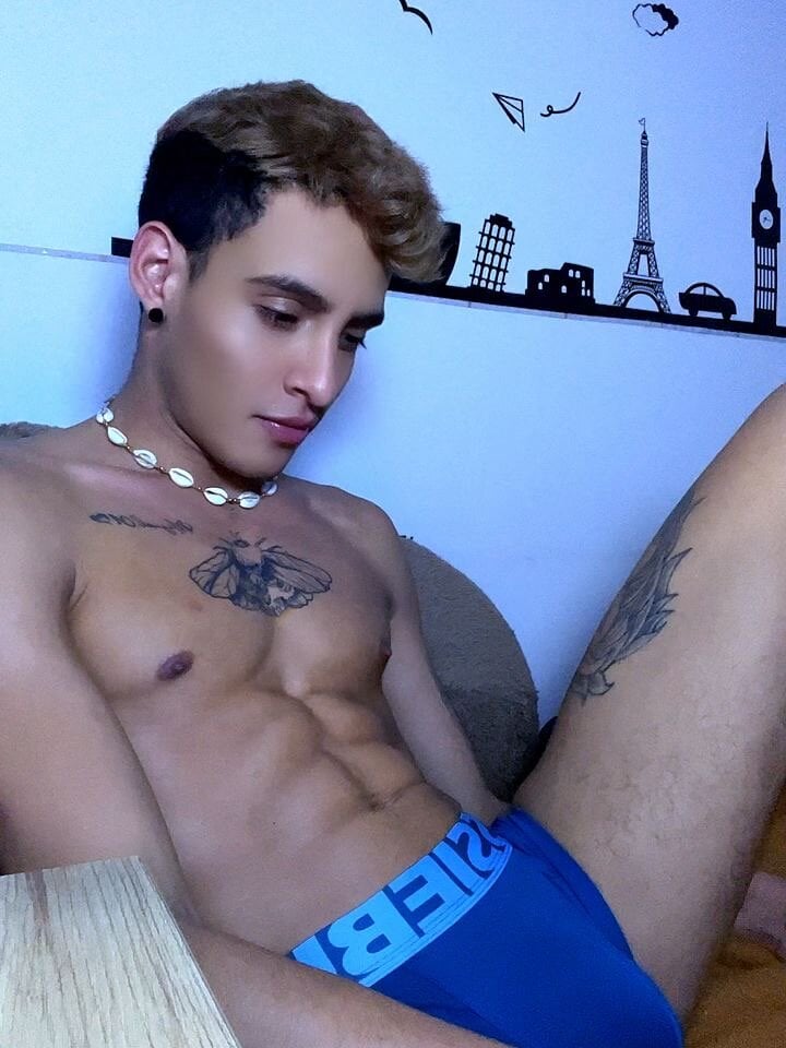 MikeLatinHot Chatroom