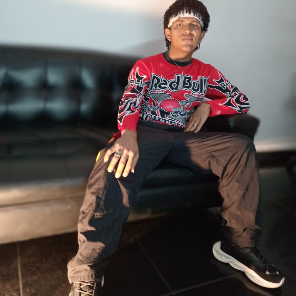 Mike_Black02 Chatroom