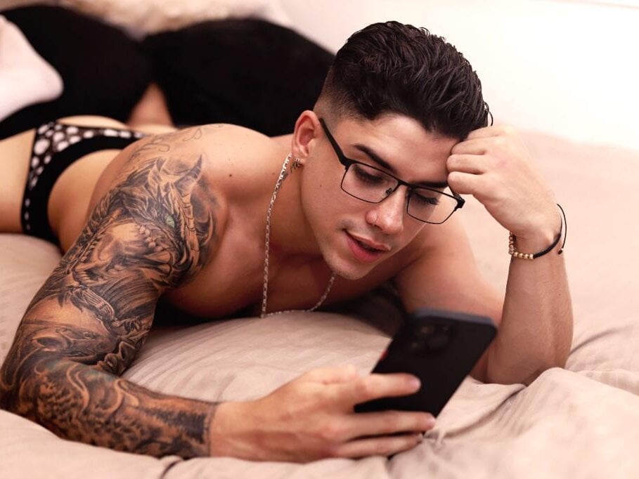Mike_montoya1 Chatroom
