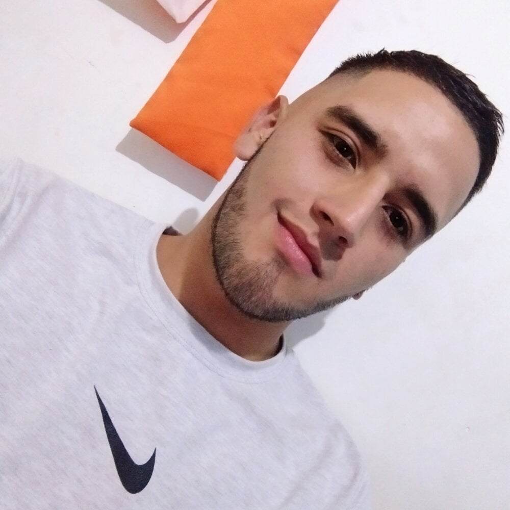 Mikel_blond Chatroom