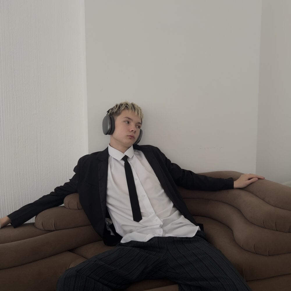 MilesSwanson Chatroom