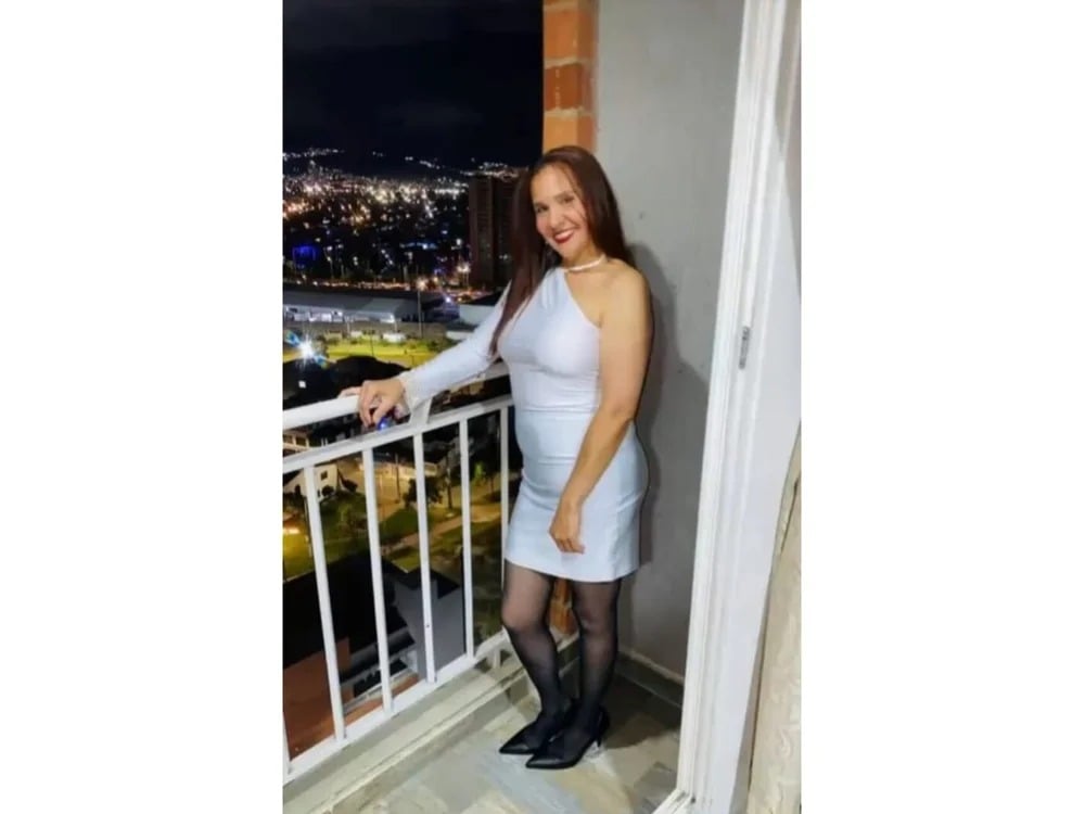 Milf_Maway Chatroom