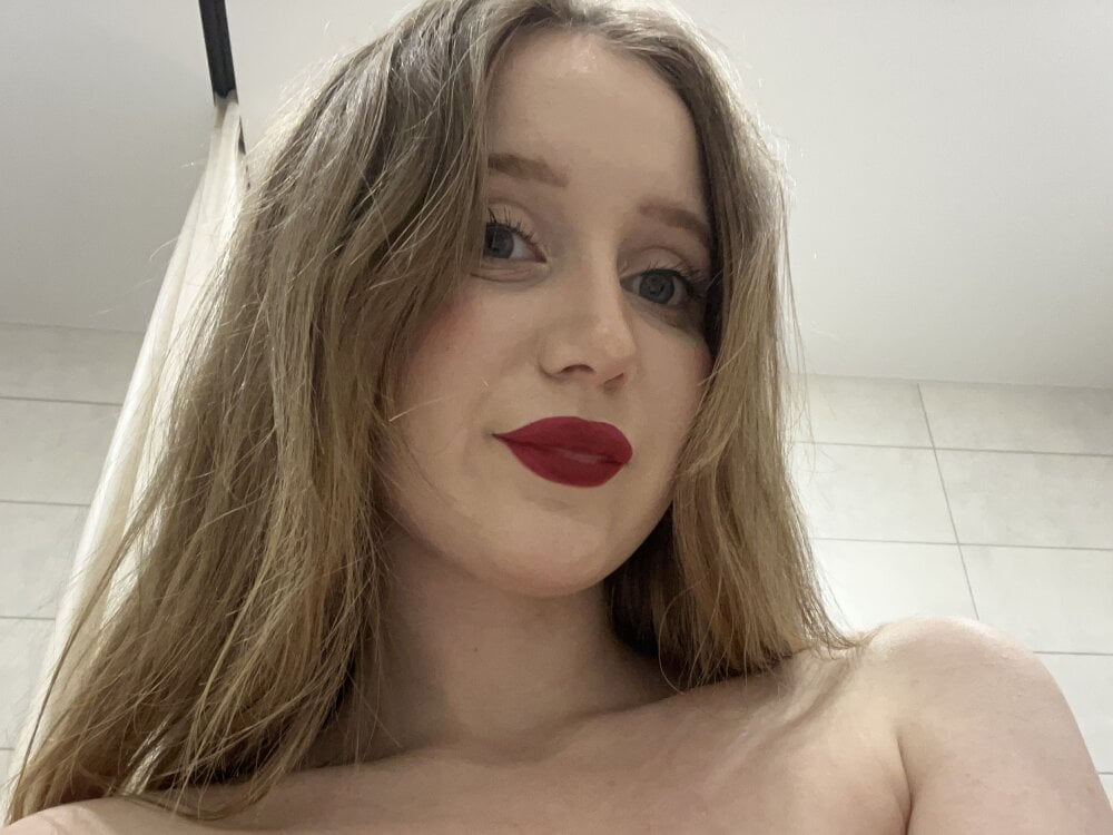 MiraJuicyJune Chatroom