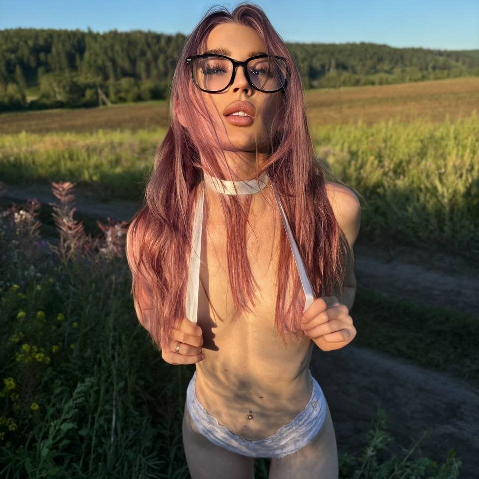 MissEvelynGlow Chatroom