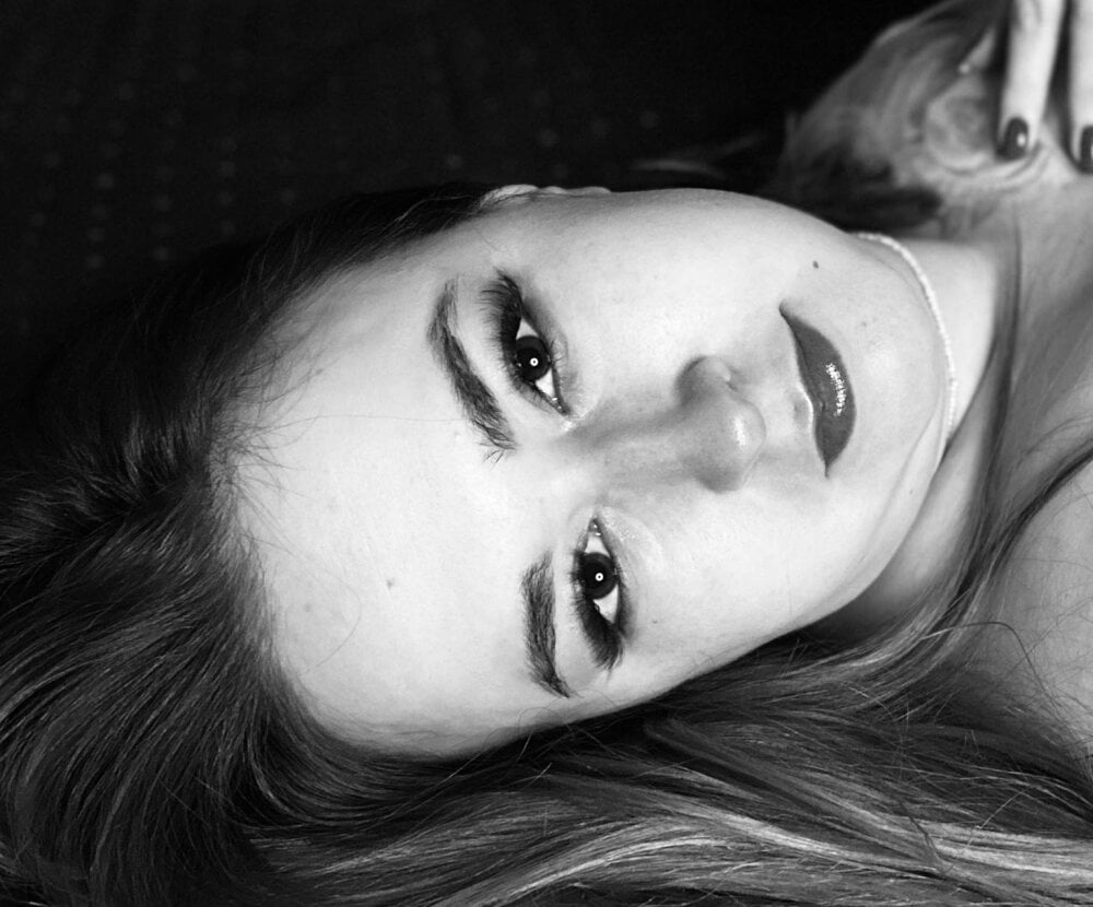 MissNyrra Chatroom
