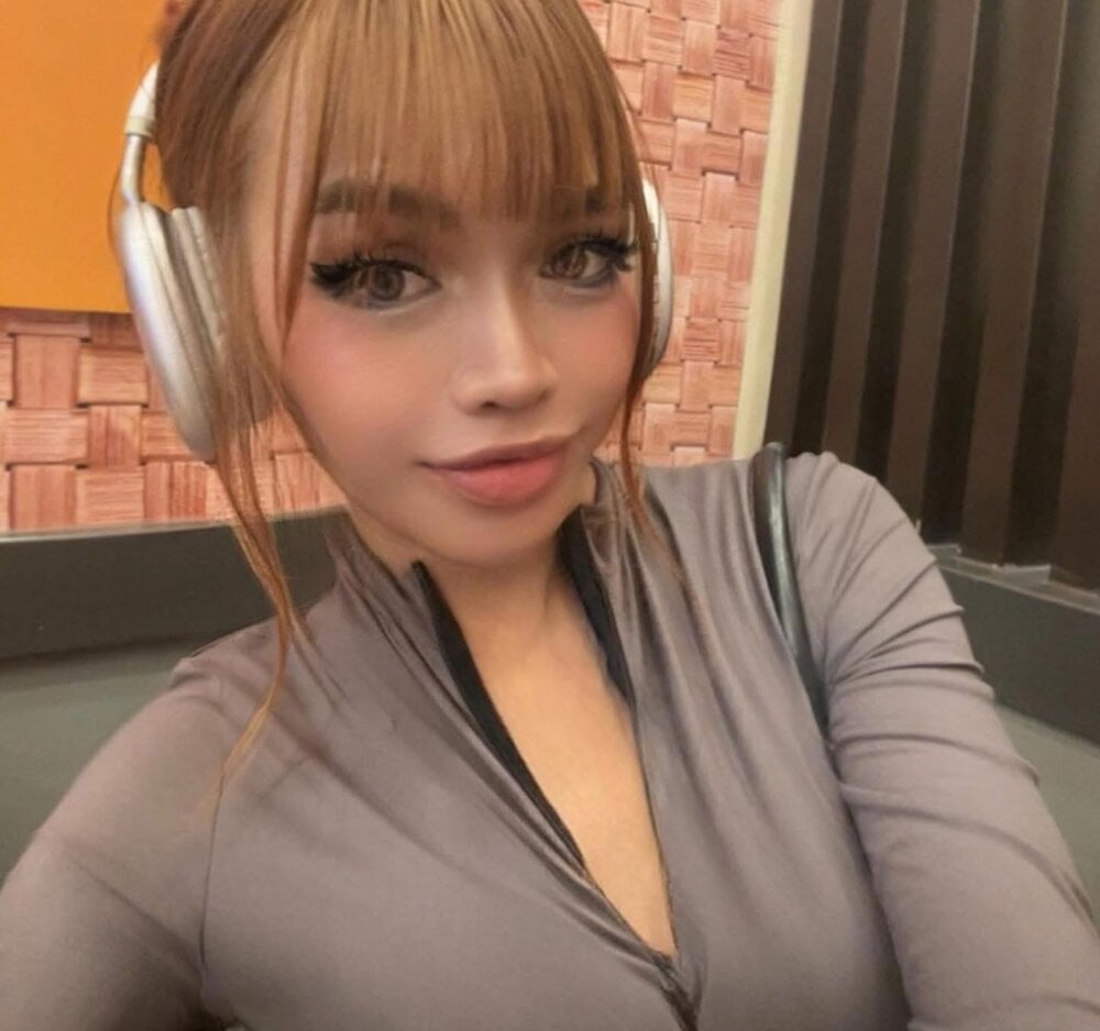 MissSexyDork77 Chatroom