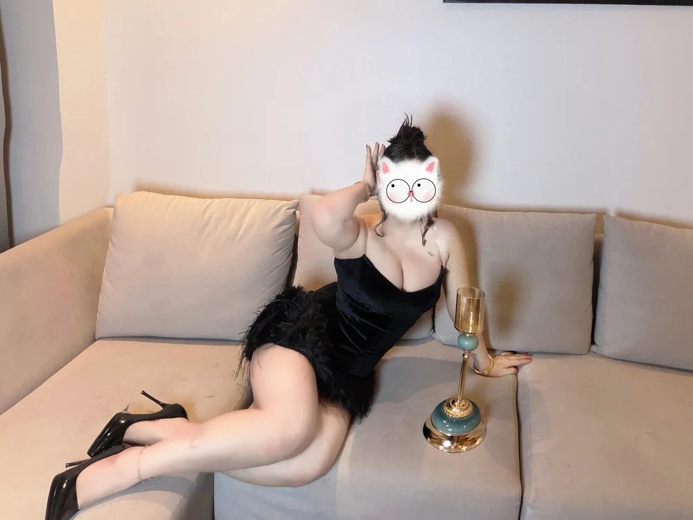 Miss_Cherry_2 Chatroom
