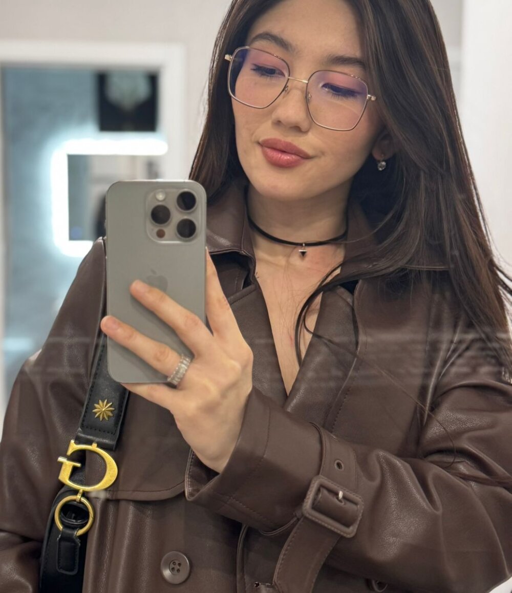 Miss_Iris69 Chatroom