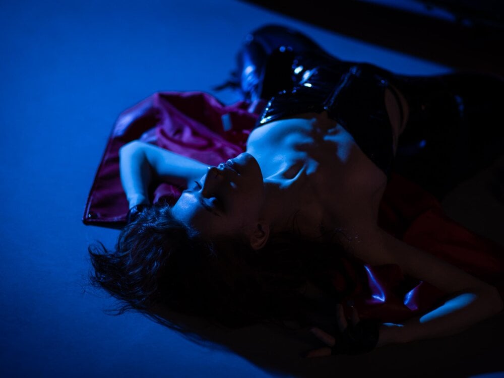 Mistress_Iris Chatroom