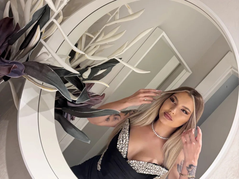 MitchVanesa Chatroom