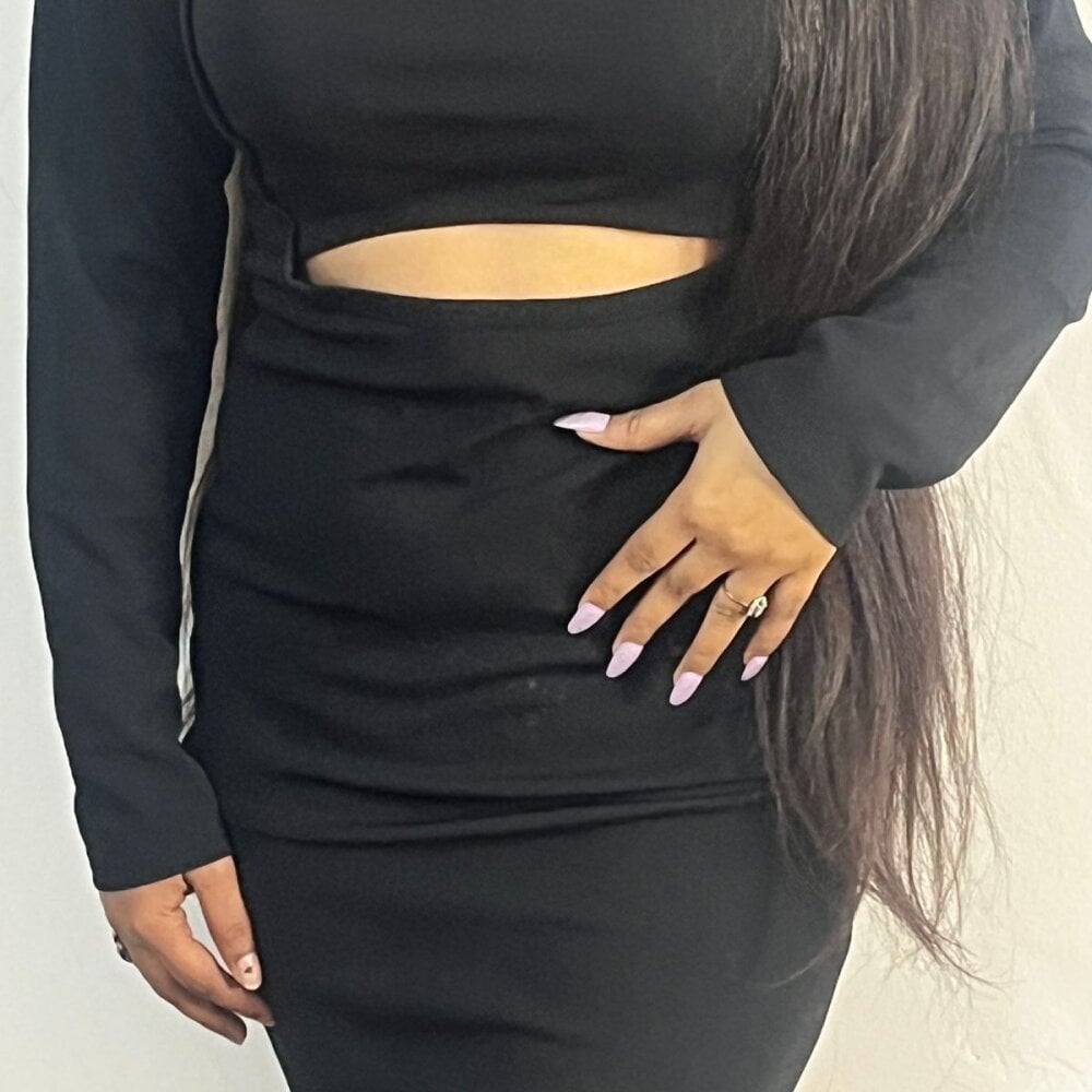 Model_Shalini Chatroom