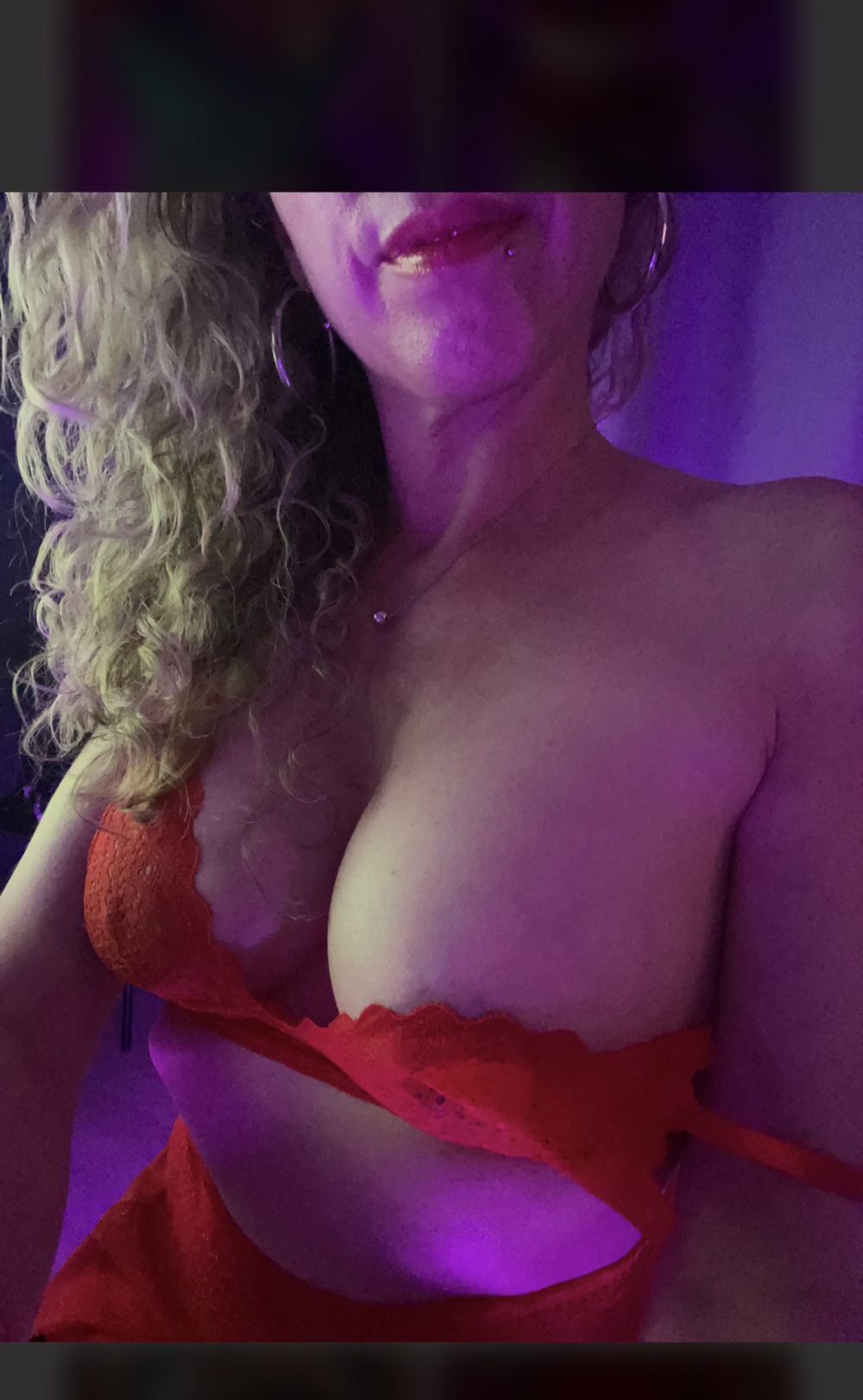 Mommy-Queen Chatroom