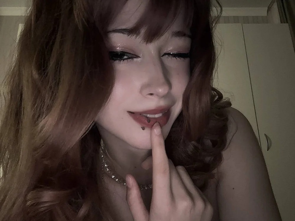 MonaLush Chatroom