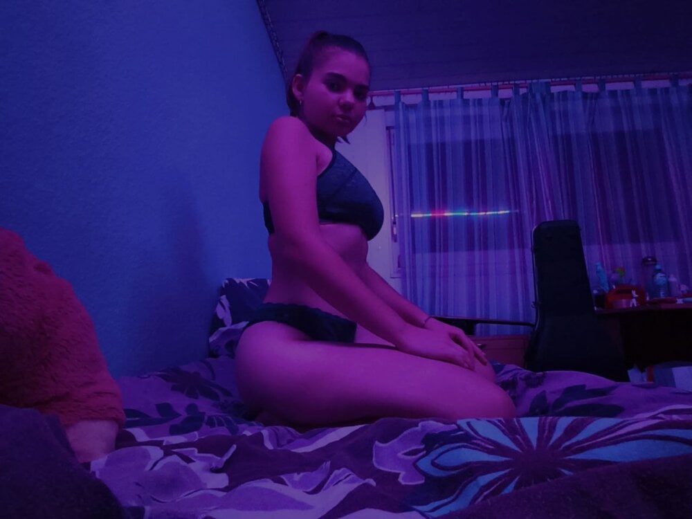 Mona_Slearys Chatroom