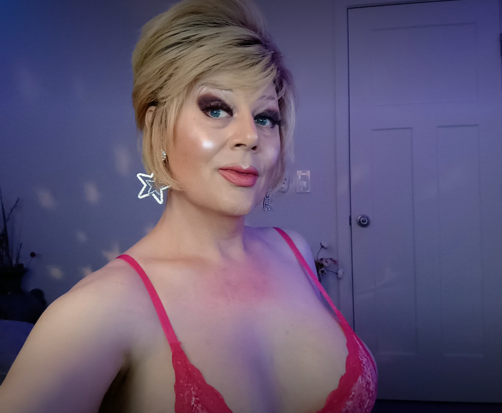 Mona_The_MILF Chatroom