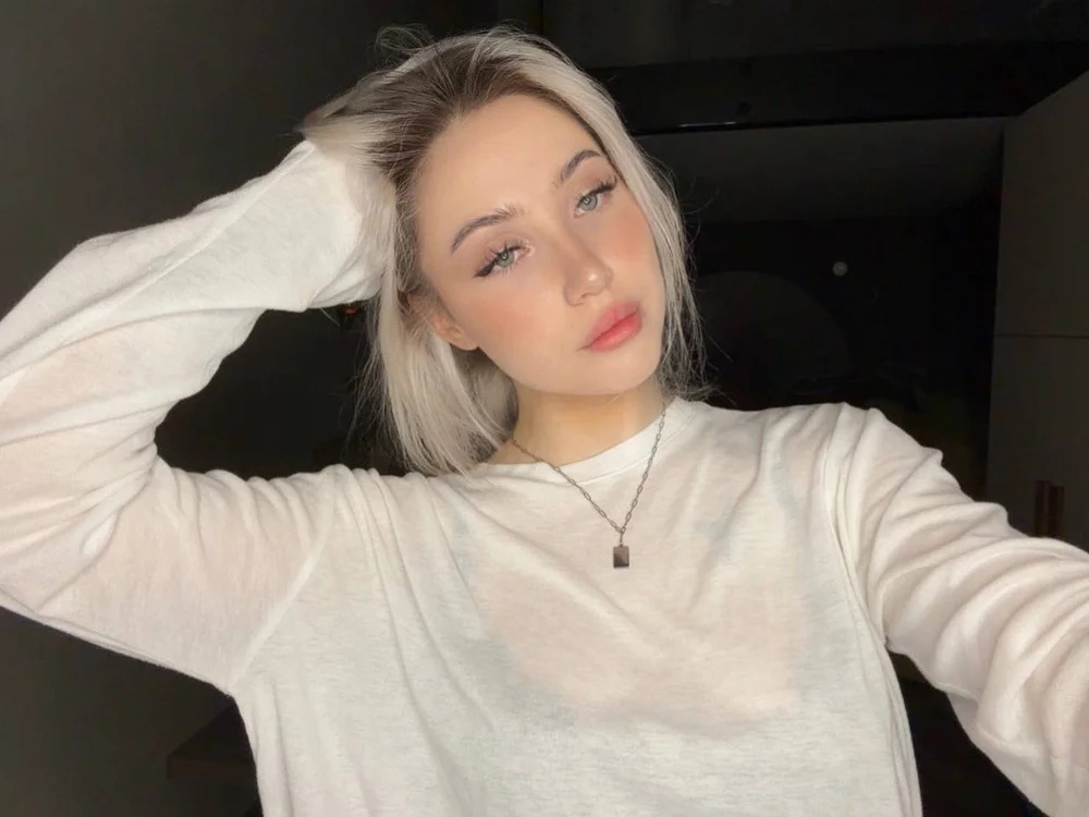 MoniLyn Chatroom
