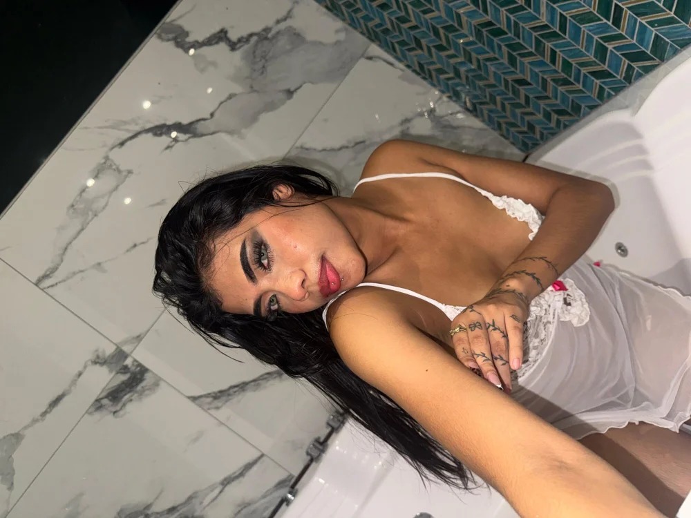 Monica__04 Chatroom