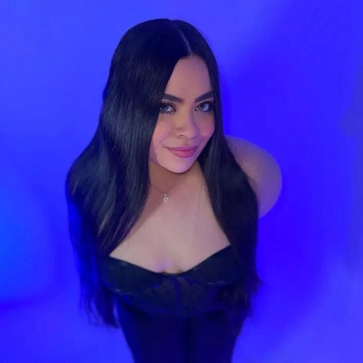 Monserratt_J Chatroom