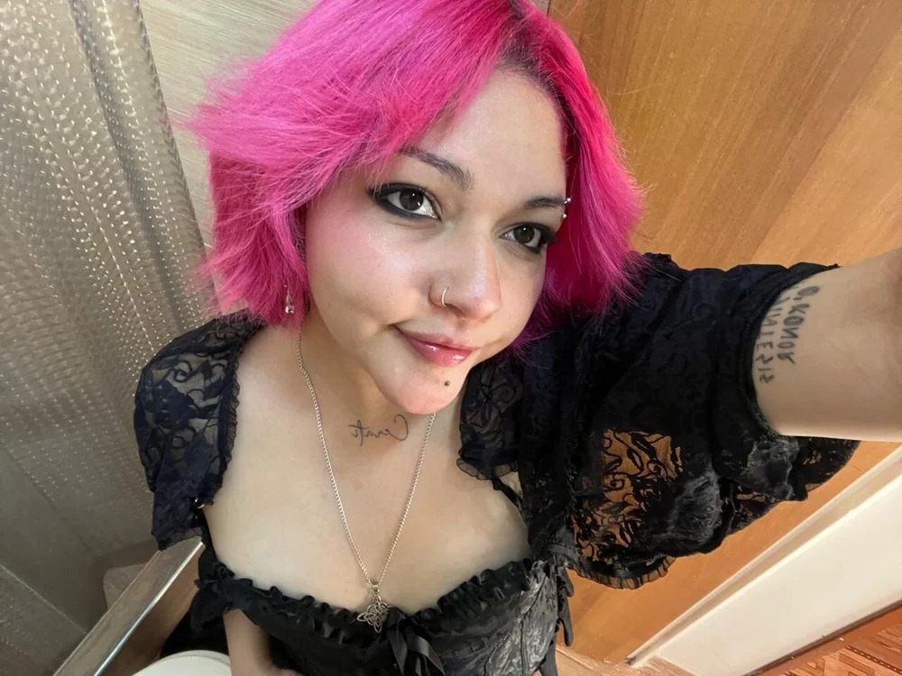 Moon_Velvet18 Chatroom