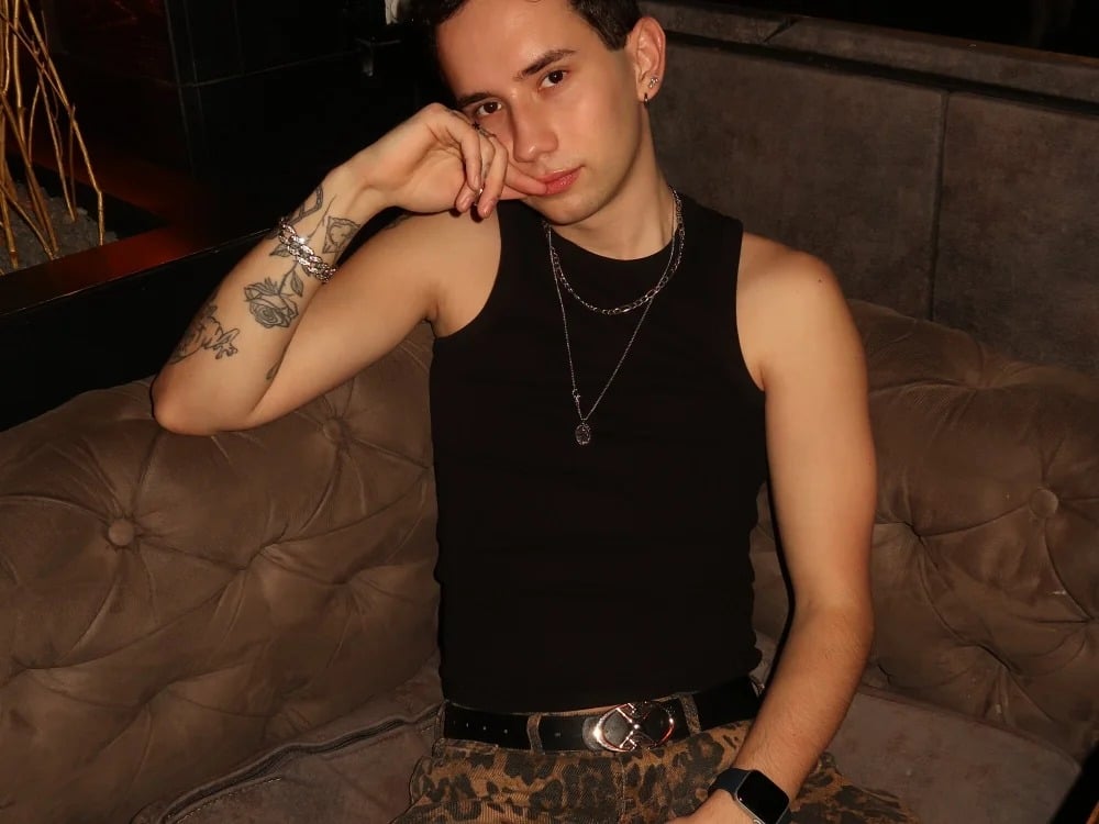 Moon_boyy Chatroom