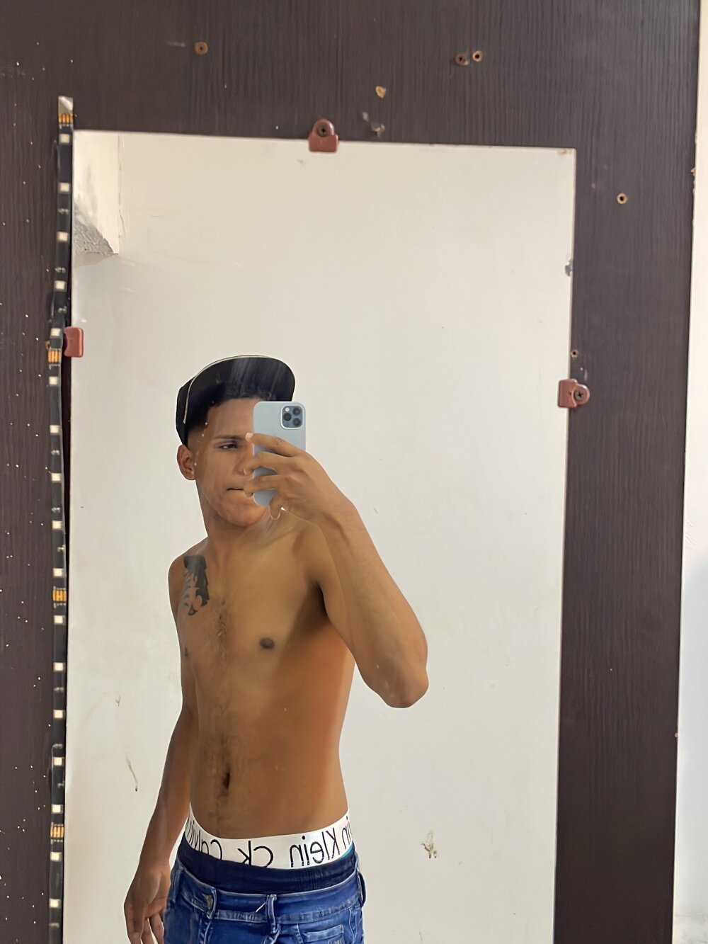 Morenovergon2003 Chatroom