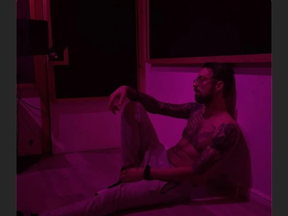 MrDGrey Chatroom