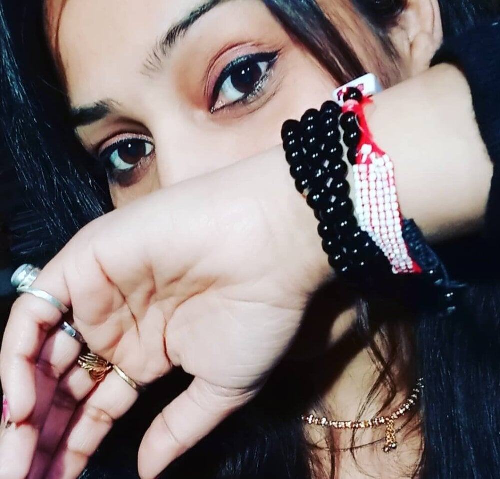 Naina_For_You Chatroom