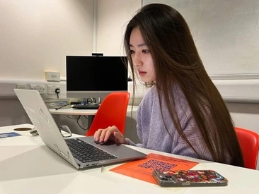 naked-like-the-moon-usa