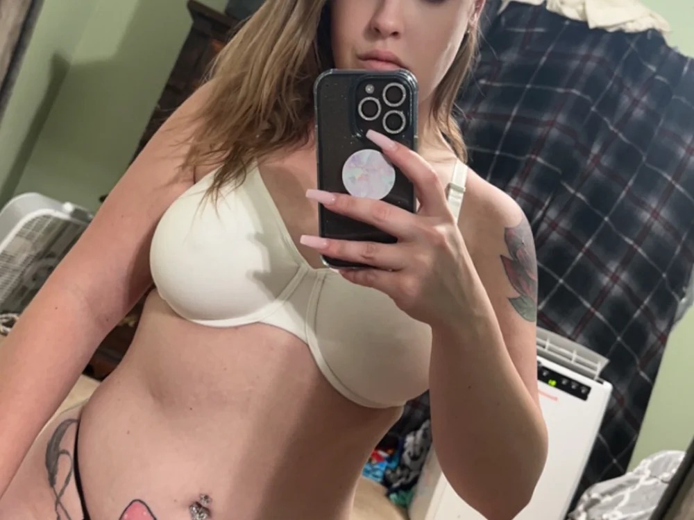 Nicoleee95 Chatroom