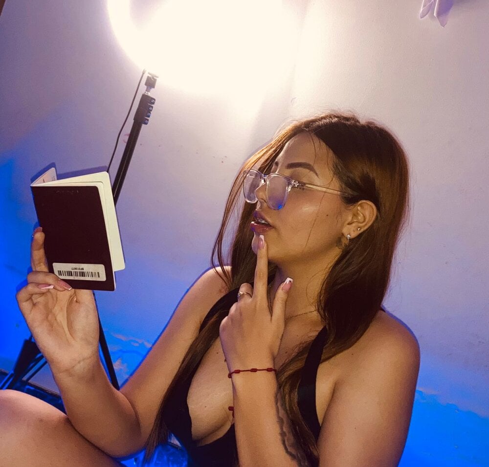 NicolleXotic Chatroom
