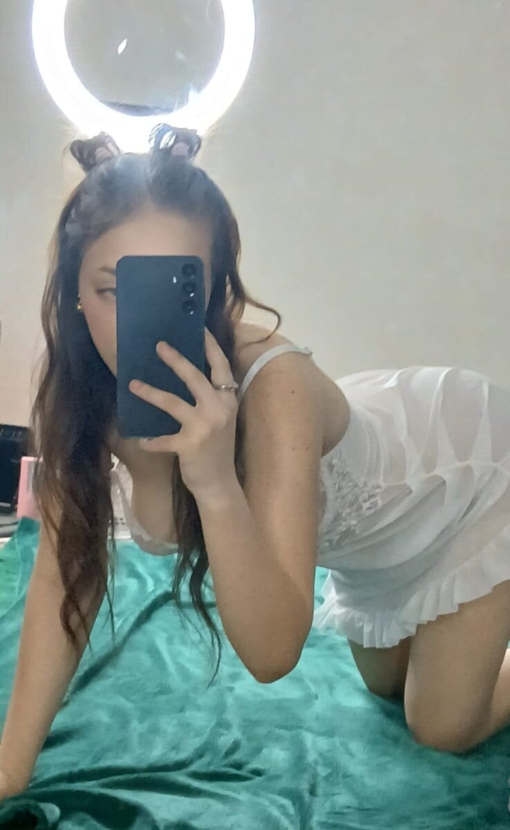 Nidia_Skye Chatroom