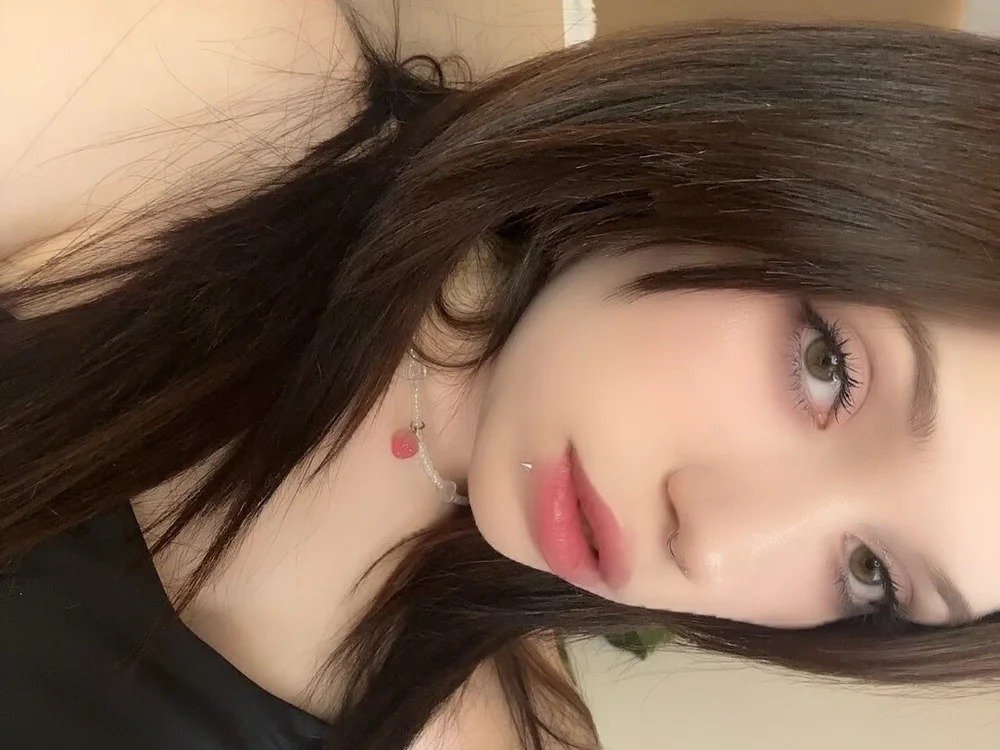 Nikkimiltonss Chatroom