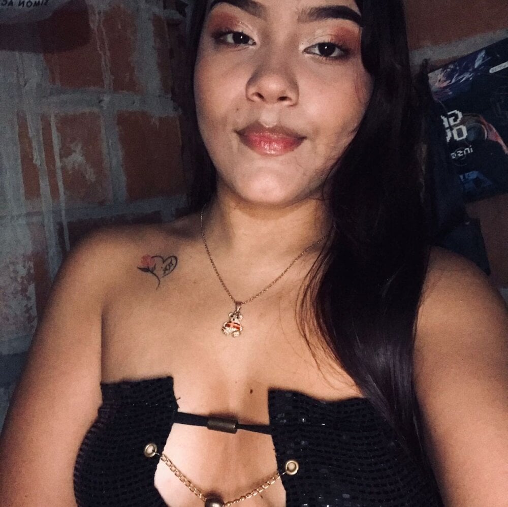 Niky_Thomson Chatroom