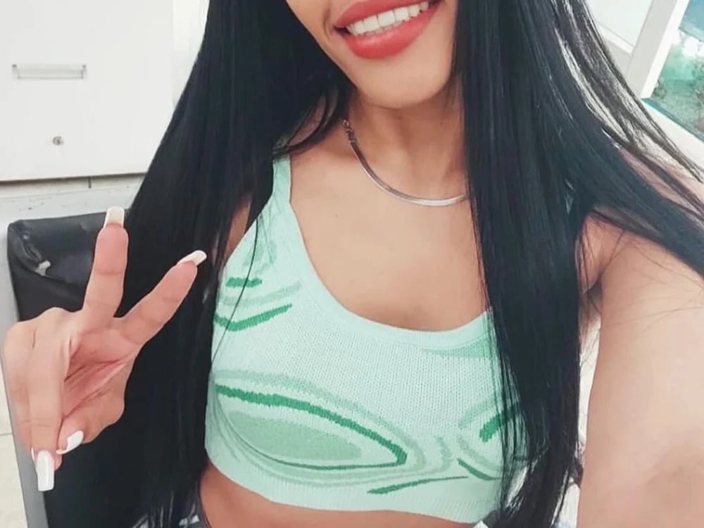 Noye_Adams Chatroom