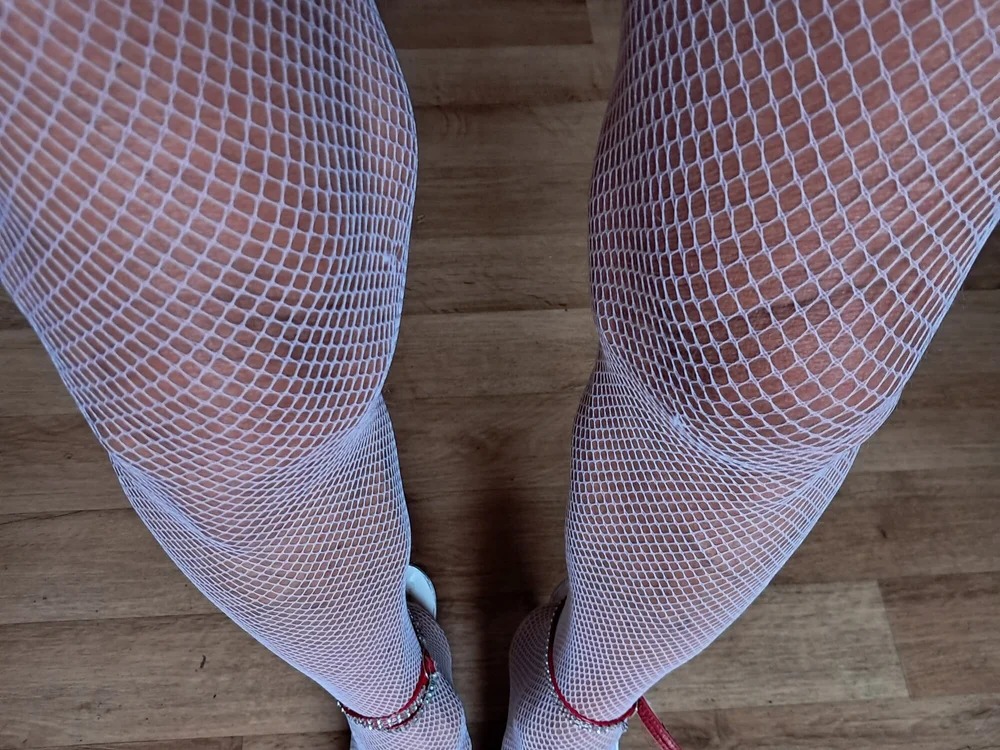 Nylon-Bitch Chatroom